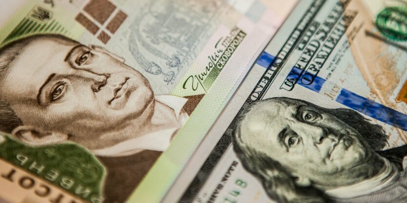 Der Dollar bei 45 Hryvnia im Budget: Ein Experte hat enthüllt, ob man sich auf eine Abwertung vorbereiten sollte