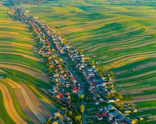 Image of a miniature village with a single street