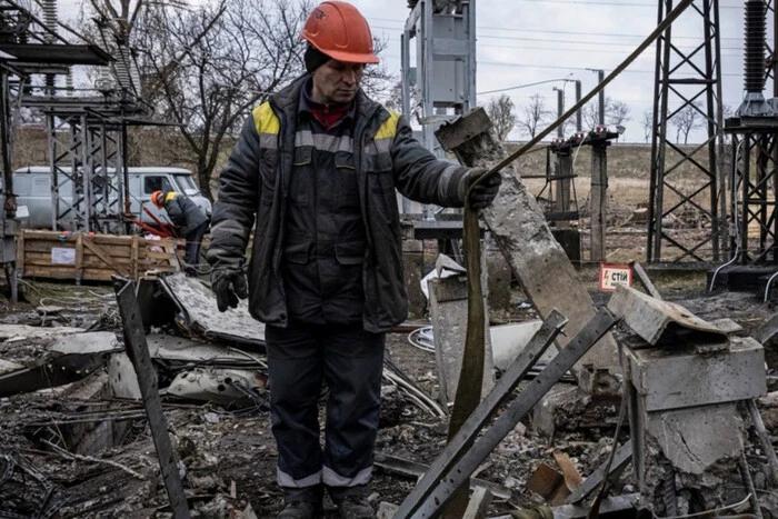 Фото зруйнованого будинку після обстрілу