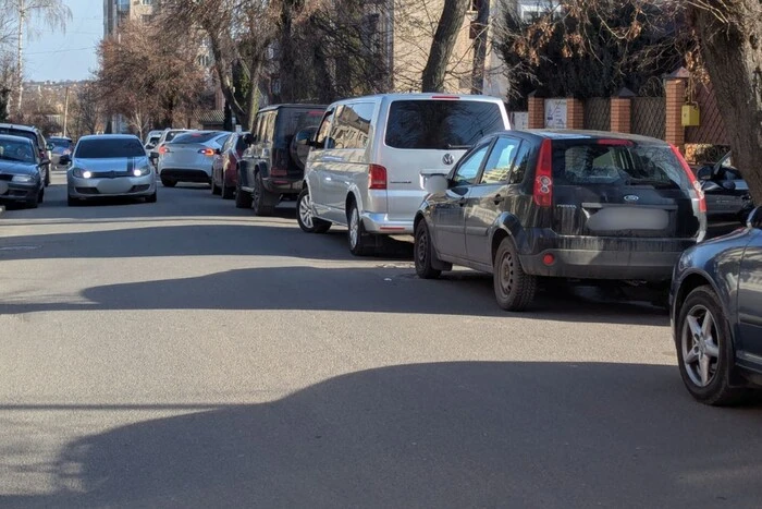 One-way traffic on the city streets