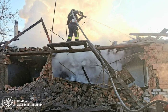 Charkiw: Besatzung hat eine Luftbombe auf das Dorf Lobanivka abgeworfen, Dutzende von Haushalten beschädigt (Foto)