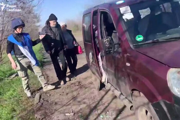 Attack with FPV drones on evacuation vehicle