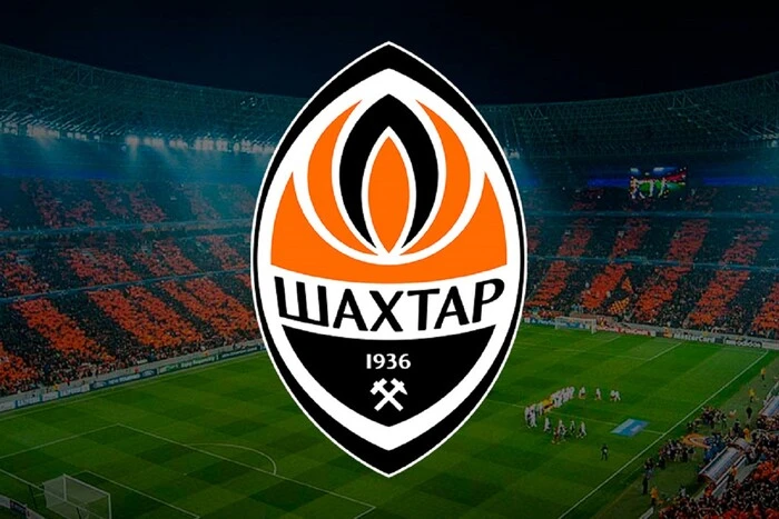 Shakhtar team's logo and the legal symbol of the submitted lawsuit