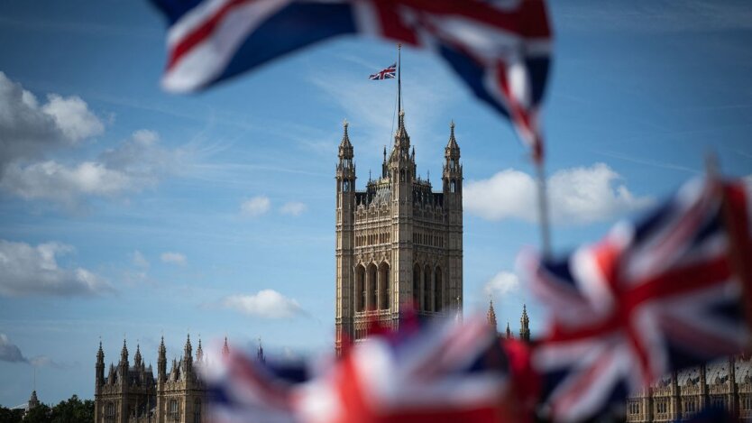 Planes with Ukrainian and British flags