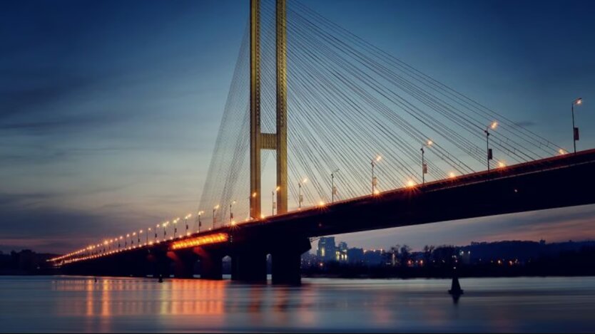 Bridge over the Dnipro in Kyiv