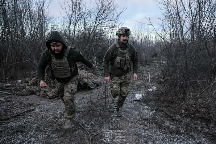 Тікають військові з різних військових частин