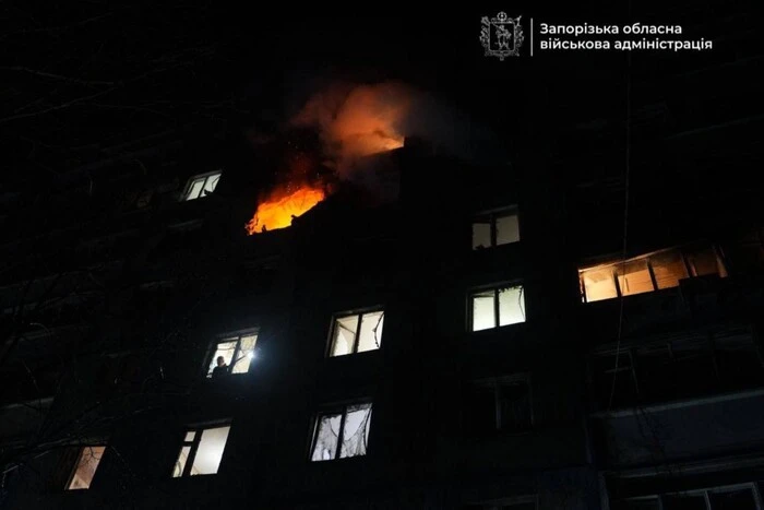 Russland hat Saporischschja mit Shahed-Drohnen angegriffen. Es gab Treffer in ein Hochhaus