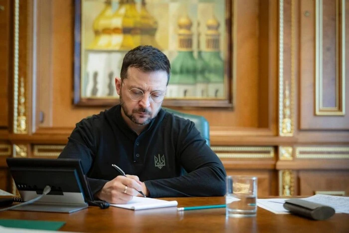 Zelensky talks with Syrsky and Umierov