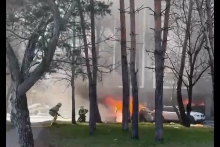 W Równem spłonął samochód: są poszkodowani