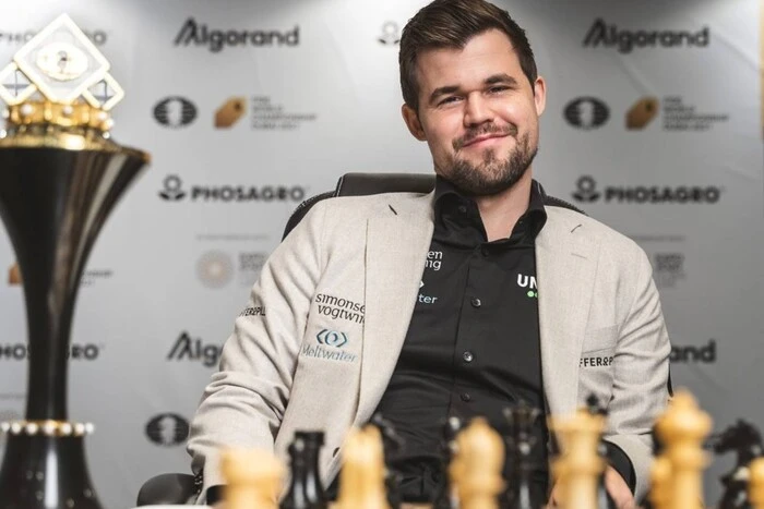 The controversial jeans of chess player Carlsen