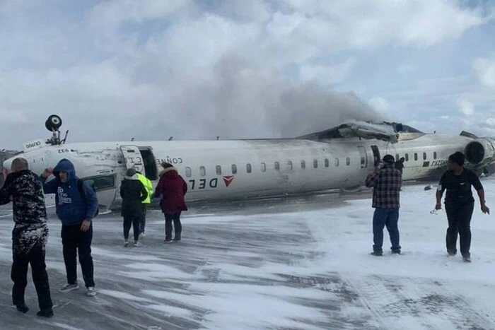 Момент взлета самолета в Торонто