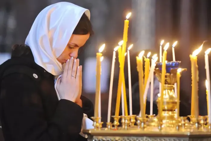 Image of the priest-blogger explaining what kind of clothing a woman should wear to the temple