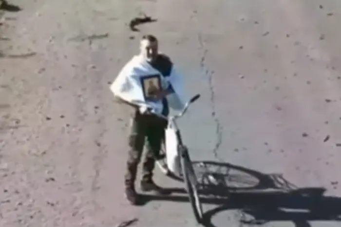 Der Besatzer kam mit einem Fahrrad und einem Icon in der Hand zu den Streitkräften der Ukraine