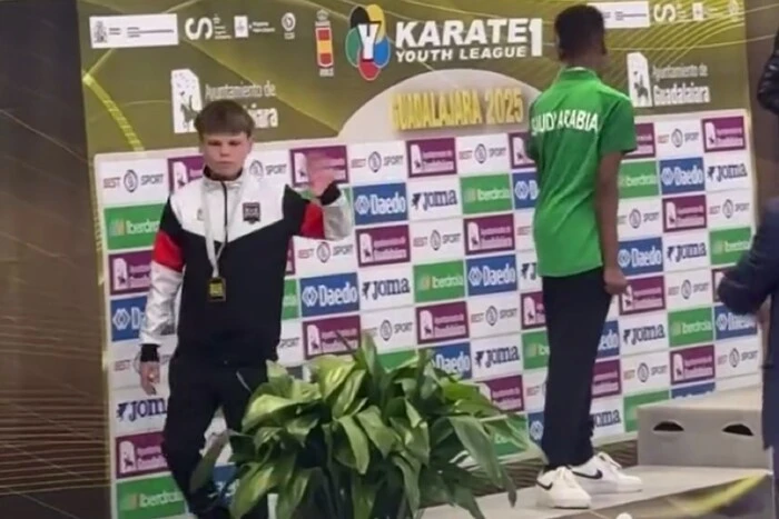 Ukrainischer Karateka weigerte sich nach dem Wettkampf, ein gemeinsames Foto mit einem Russen zu machen