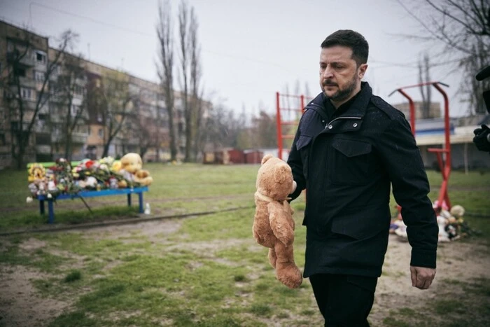 Zeleński uczcił pamięć ofiar uderzenia Rosji w Krzywym Rogu