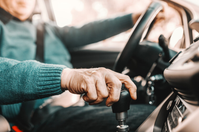 Verbot des Autofahrens: Fahrer sehen sich Altersgrenzen gegenüber