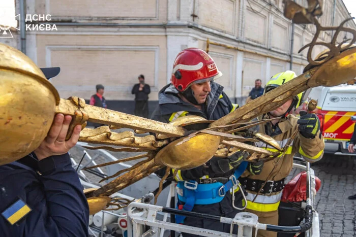 Der Bischof erklärte die Demontage des Kreuzes aus der Kirche und rief dazu auf, sich nicht manipulieren zu lassen