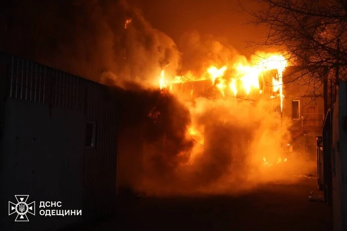 Firefighting in Odesa, 100+ affected