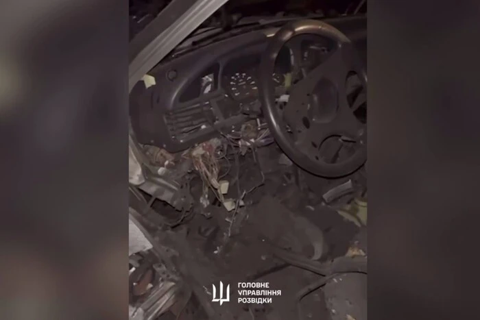 Explosion of a car with an occupant in Mariupol