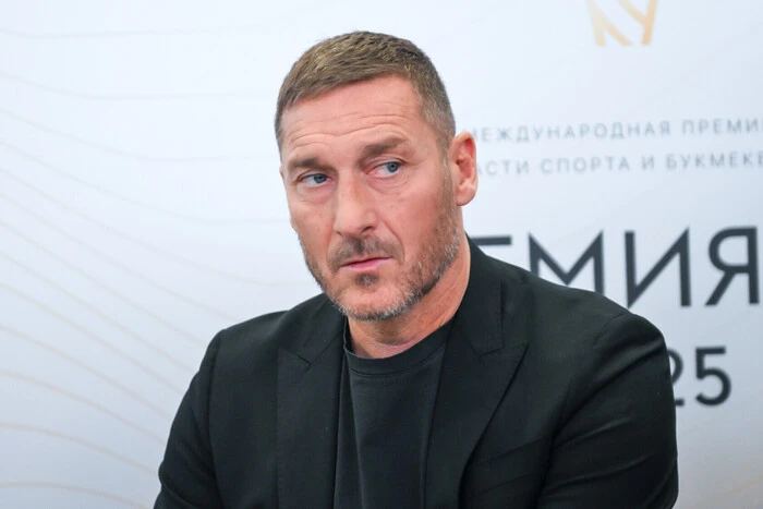 Тотти изображен во время поездки в Россию