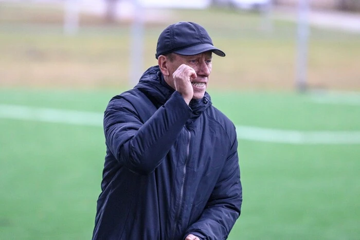 Photo of the coach and referee