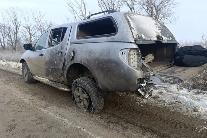 Російський дрон атакує автомобіль поліції