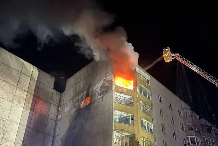 Feindliche Drohne trifft ein Hochhaus in der Region Kirovohrad: Eine Mutter mit ihren Kindern wurde verletzt