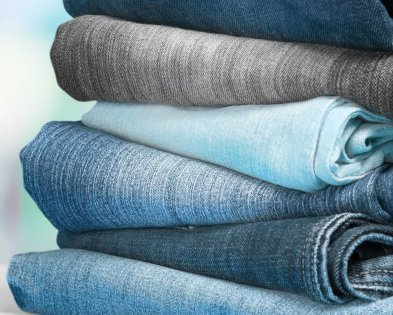 Drei Regeln zum Waschen von Jeans, damit sie nicht abgenutzt aussehen