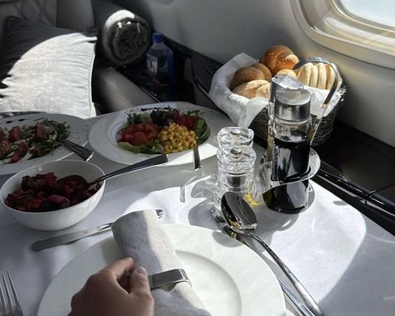 Six foods not to eat before a flight