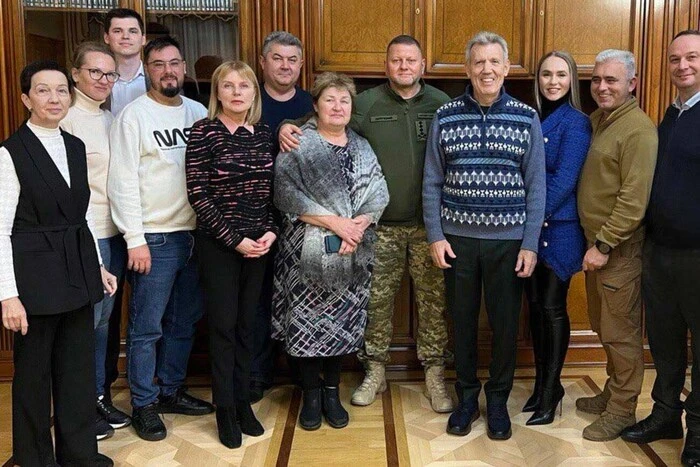 Wie entstand das gemeinsame Foto von Zaluzhny und Kivalov? Die Autorin des Buches „Der eiserne General“ erzählte die Geschichte