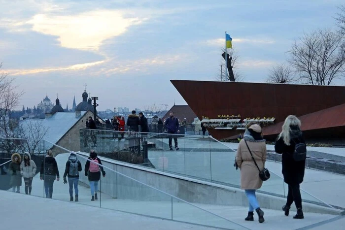 Heroic memorials commemorate Ukraine's past