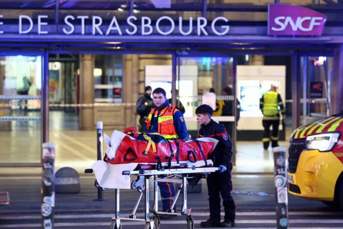 Collision of two high-speed trams, many people were injured