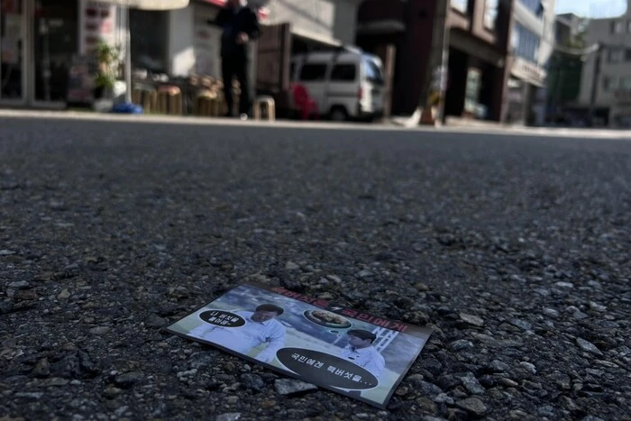 Bullet explodes above the residence of the leader of South Korea during a meeting with Duda