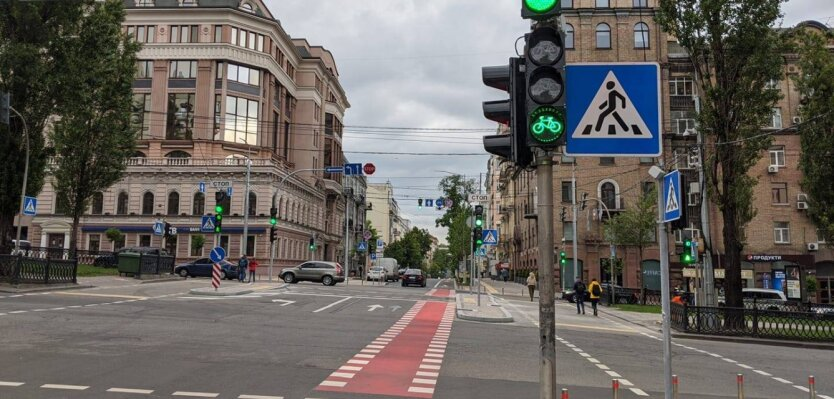 Traffic light with red and yellow