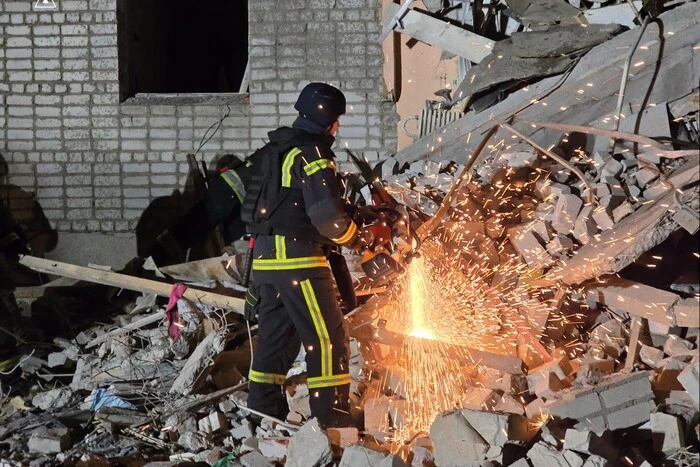 Debris clearance of a multi-family house in the Sumy region