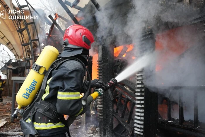 Am Strand 'Arcadia' in Odessa brach ein Feuer im Freizeitbetrieb aus