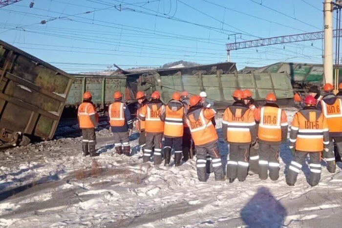 Im Transbaikalgebiet kollidierten zwei Züge: 42 Waggons entgleisten (Foto)