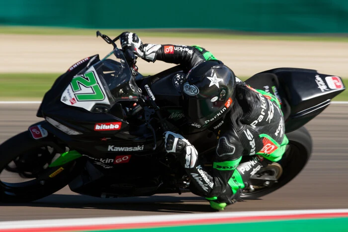 Der Gegner des verstorbenen Motorradfahrers zog sich von den Rennen zurück, damit er posthum zum Champion wird