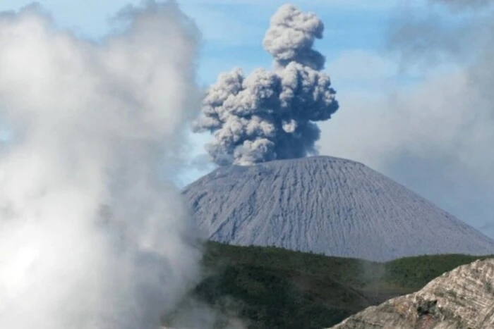 Large ash cloud from the volcano eruption