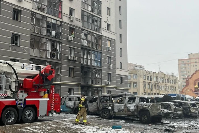 Atak drona na Sumy: uszkodzono cztery budynki wielorodzinne, są ranni