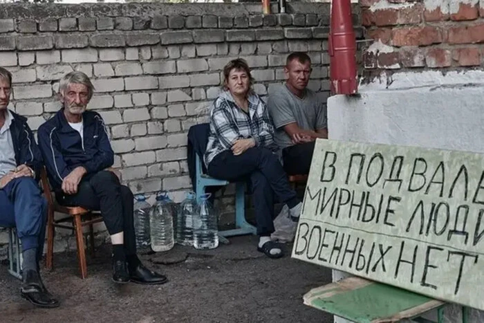 Residents of the boarding school in Suja without a green corridor