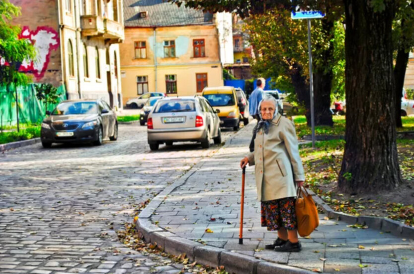 Ukraińcy mogą otrzymać emeryturę od razu za pół roku: jak uzyskać wypłatę