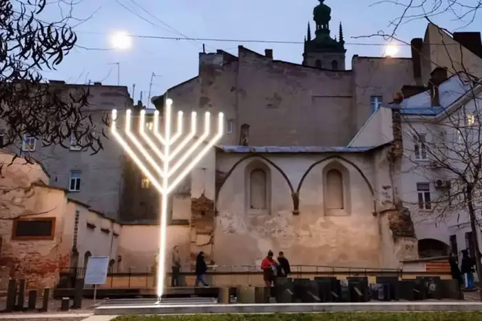 Злоумышленник повредил Хануканскую Menorah