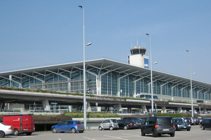 Evacuation of airport in France