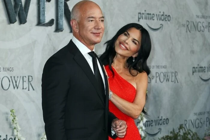 Billionaire Jeff Bezos and his fiancée