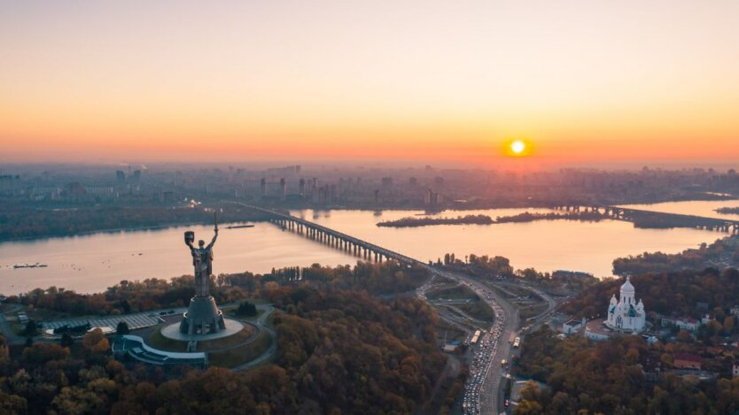 Пожежі у Києві через падіння уламків