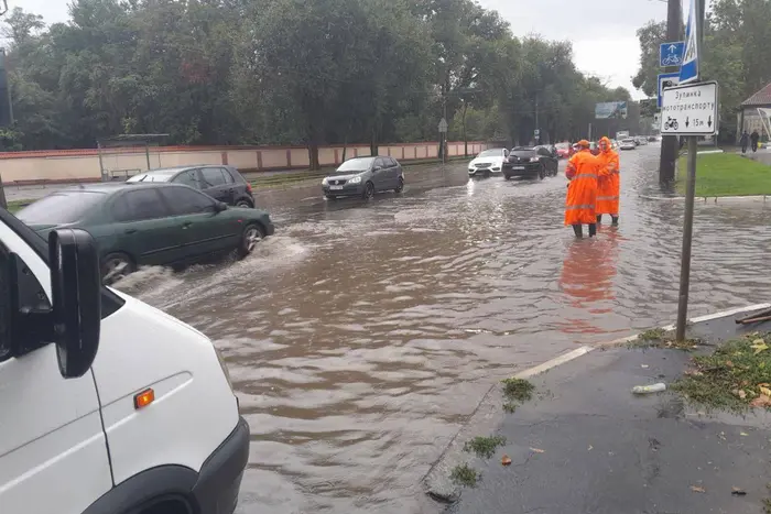 In Odessa fiel die Hälfte der monatlichen Niederschlagsmenge: welche Straßen sind derzeit überflutet (Fotos, Videos)