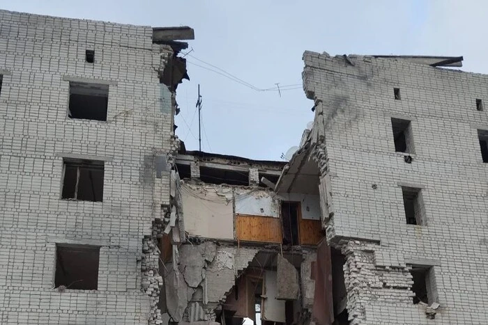 Attack by Russian bombers on a residential building