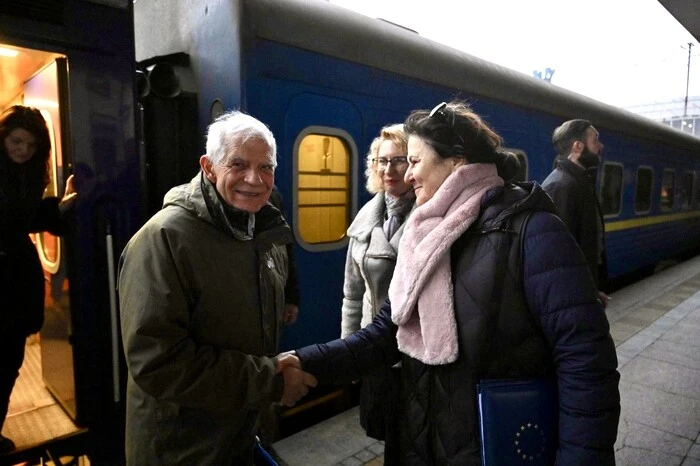 Josep Borrel at Kyiv airport (photo)