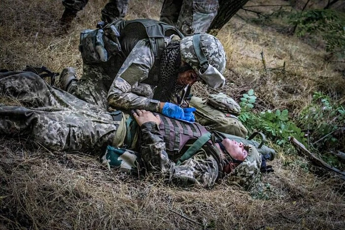 Heroic marines saved their wounded comrade